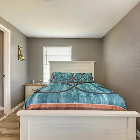 Texas Escape With Deck And Fenced-In Yard! Villa